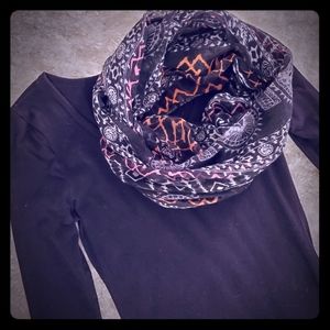 🌹4/$10 Patterned infinity scarf